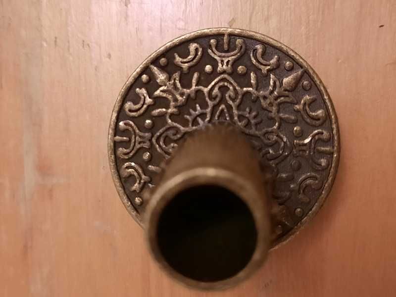 Stylizowana podpórka pod pióro, długopis