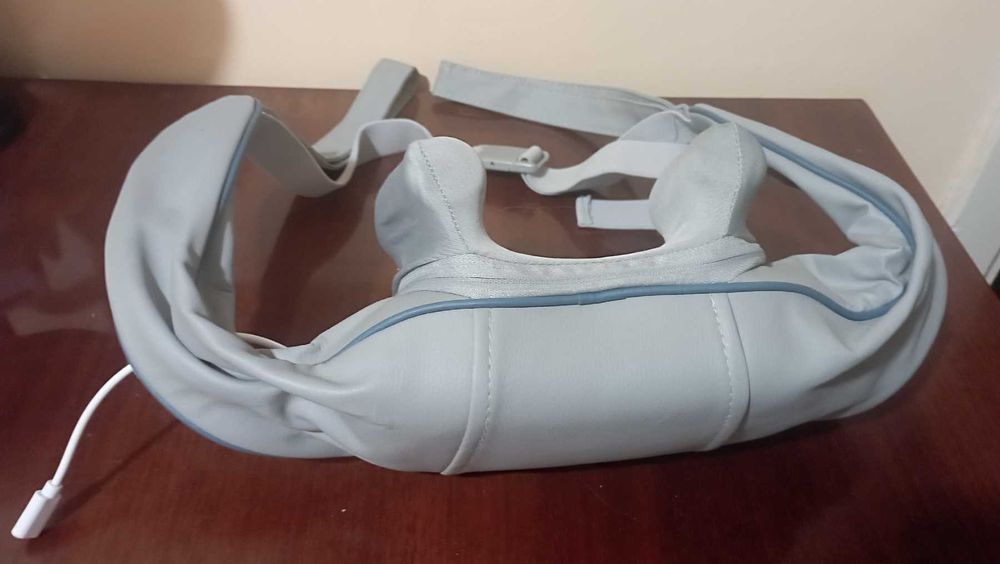 Масажер для спини та шиї