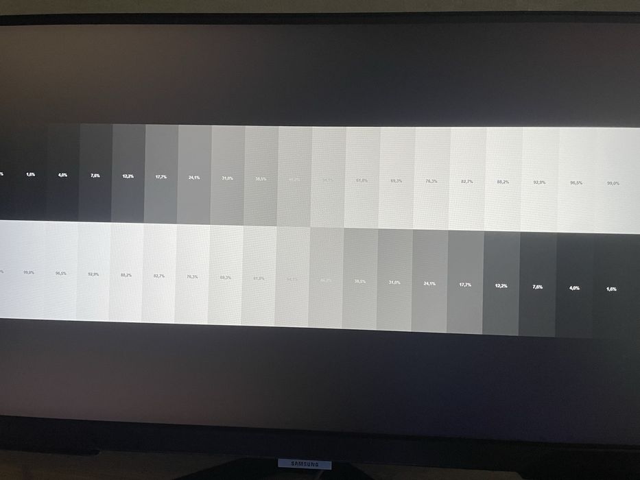 Samsung Odyssey G40 27” 240Hz