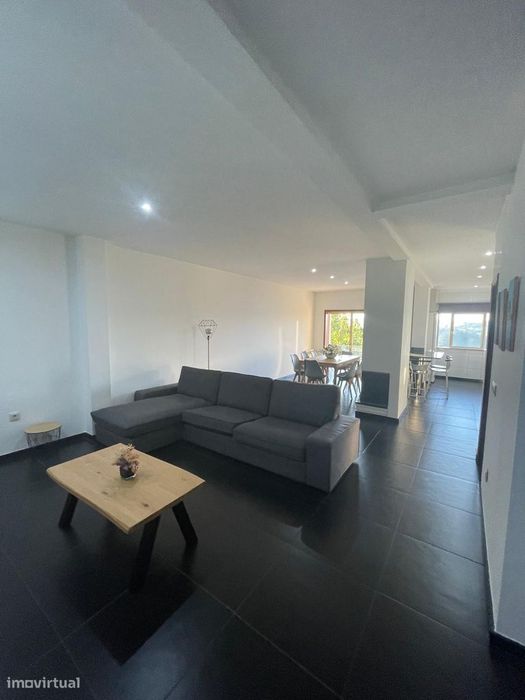 Espaçoso T3 mobilado c/ suite, garagem e varanda, Azurém (UMinho)