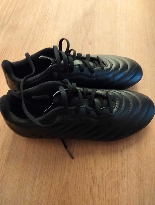 Chuteiras adidas* para despachar