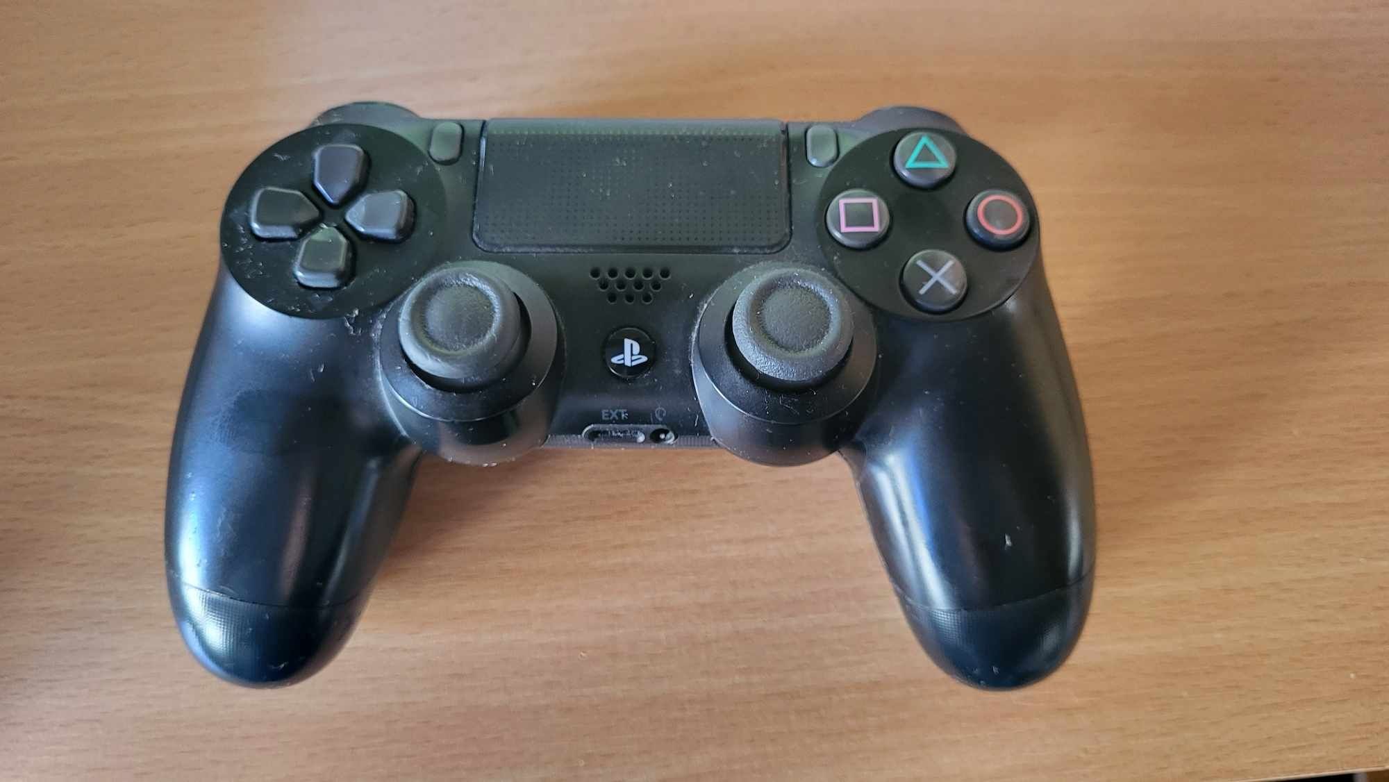 używane PlayStation 4 z kontrolerem