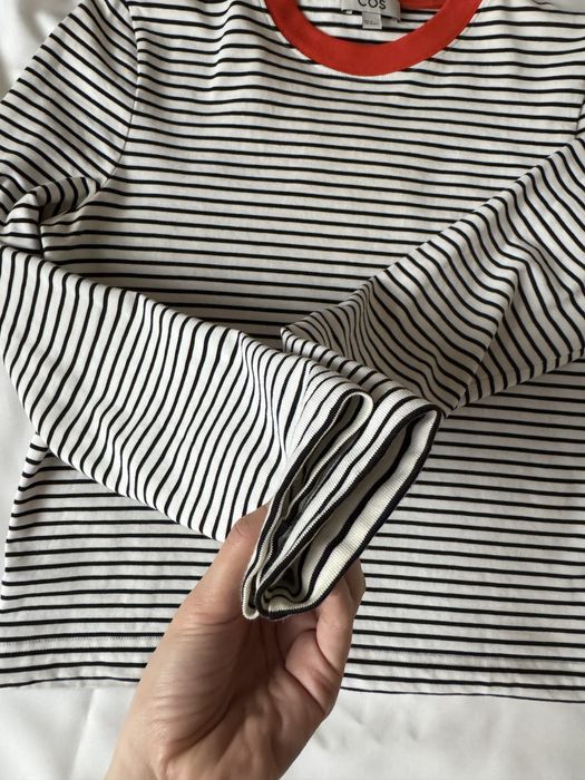 Бавовняний лонгслів COS у смужку - М