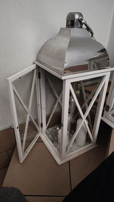 2 sztuki białych latarni