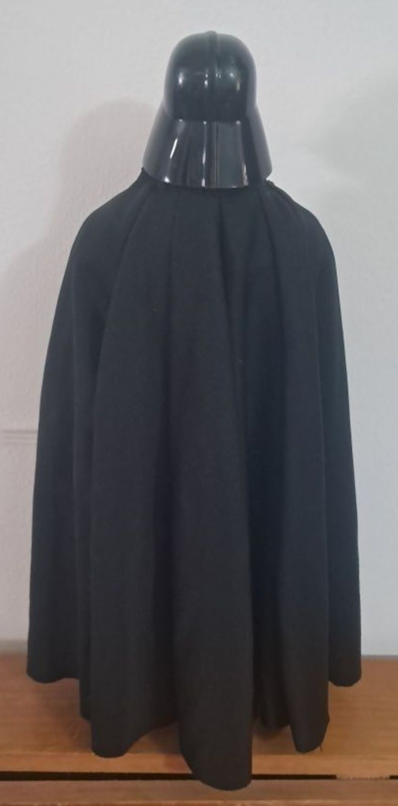 Figura Darth Vader com luz, falas e movimento Star Wars