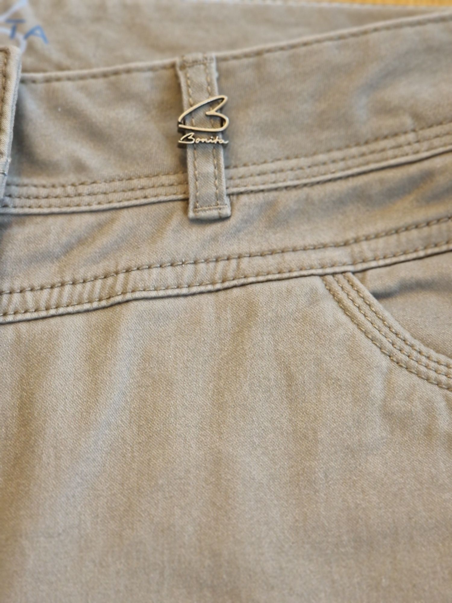 Spodnie jeansowe damskie, do pasa,  rozmiar 42 Bonita