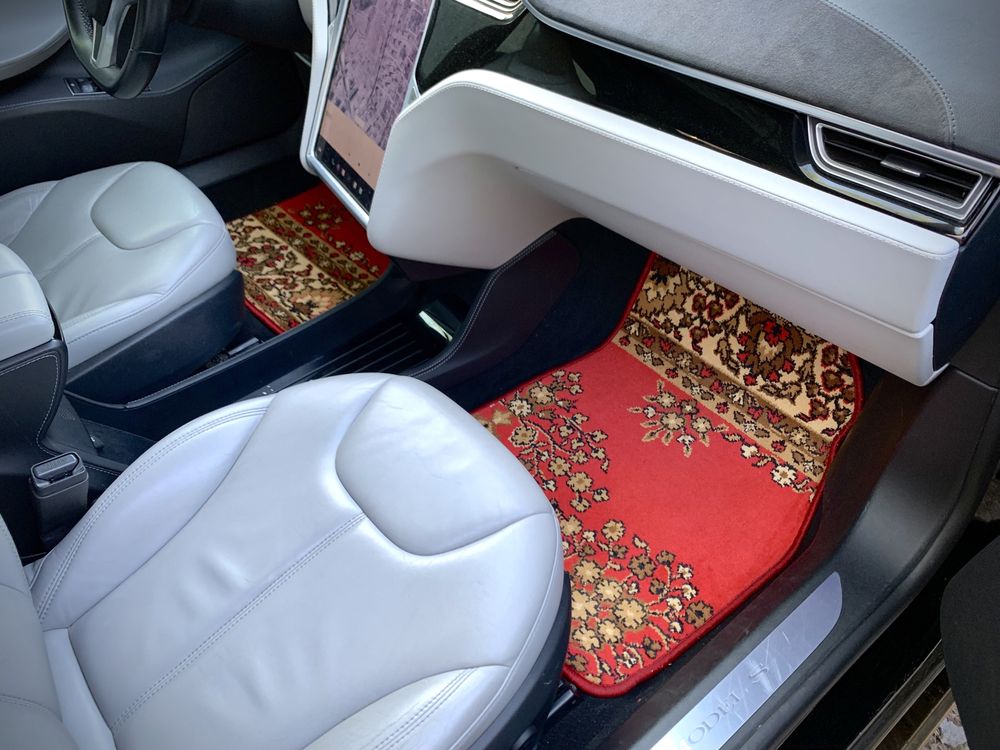 Tesla S коври салон