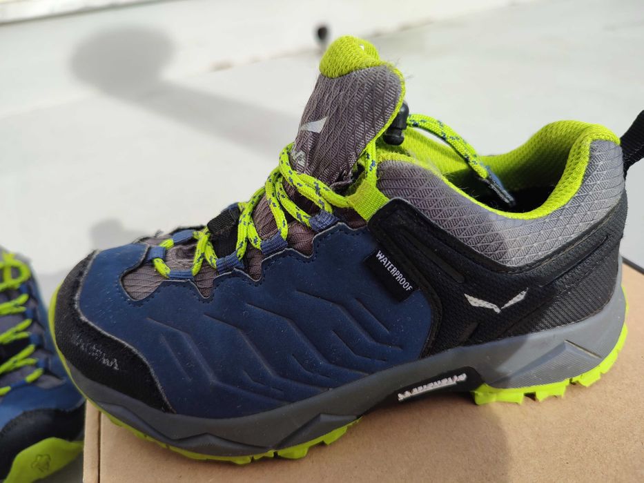 Salewa waterproof hiking shoes 30 / Sapatilhas de caminhada Salewa 30