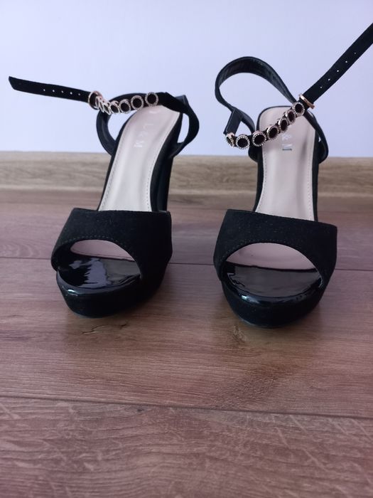 Жіночі босоніжки