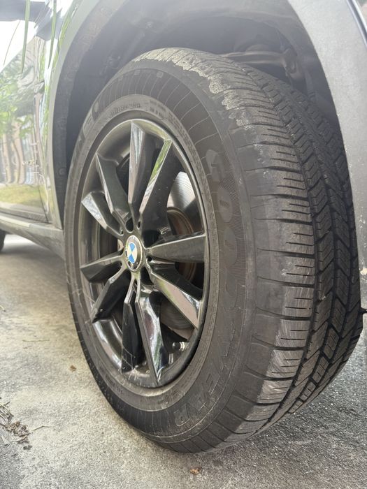 Продаю комплект шин с дисками R18 на BMW X5 (F15)