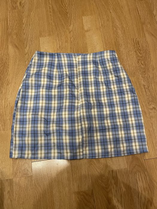 Блакинта спідниця в клітинку