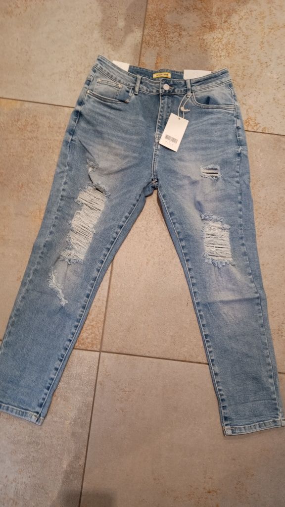 Nowe spodnie jeans z dziurami przetarciami rozmiar L XL
