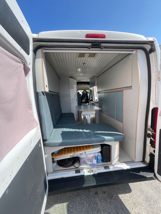 Autocaravana com duas camas de casal e WC