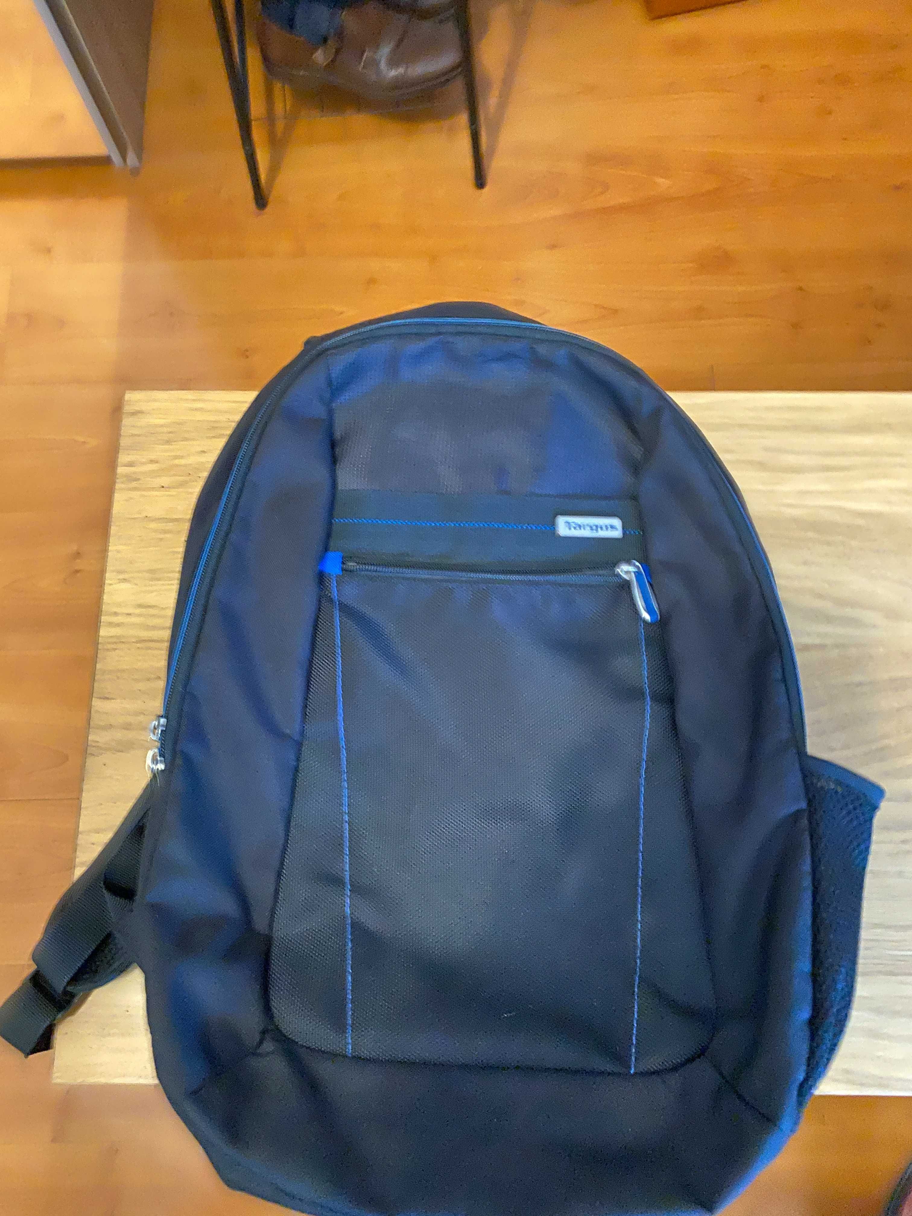 Mochila Targus minimalista