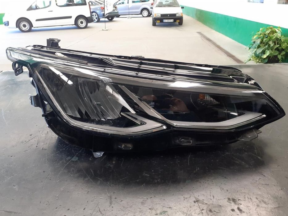 FAROL DIREITO VOLKSWAGEN GOLF VIII BERLINA CD1