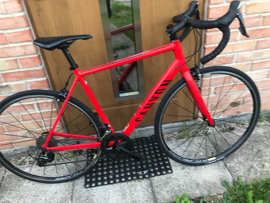 sprzedam rower szosowy czerwony nie używany
