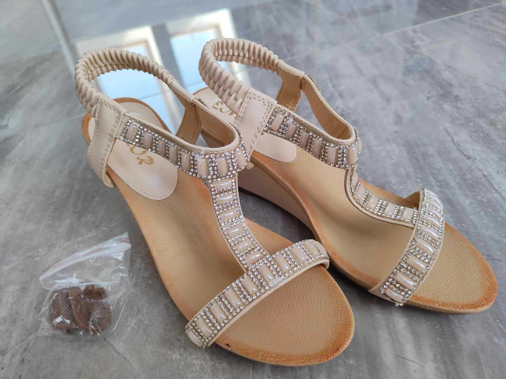 NOWE letnie Buty czółenka sandały r. 36 ecru Encor na koturnie