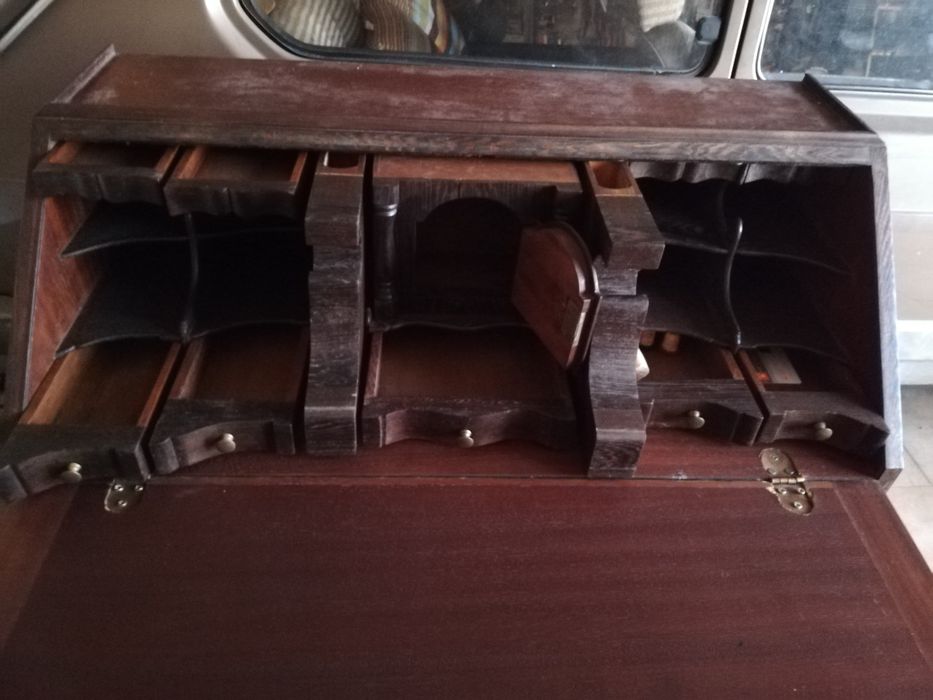 escrevaninha vintage/Cristaleira.