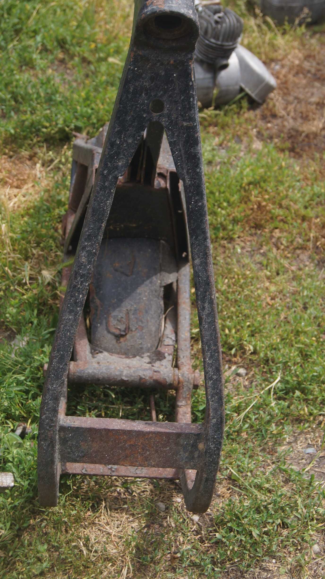 WSK M06 B1 rama dwuramówka z 1967r z hamulec błotnik wahacz tabliczka
