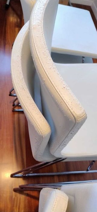 Cadeira BernHard (IKEA): 20€ cada