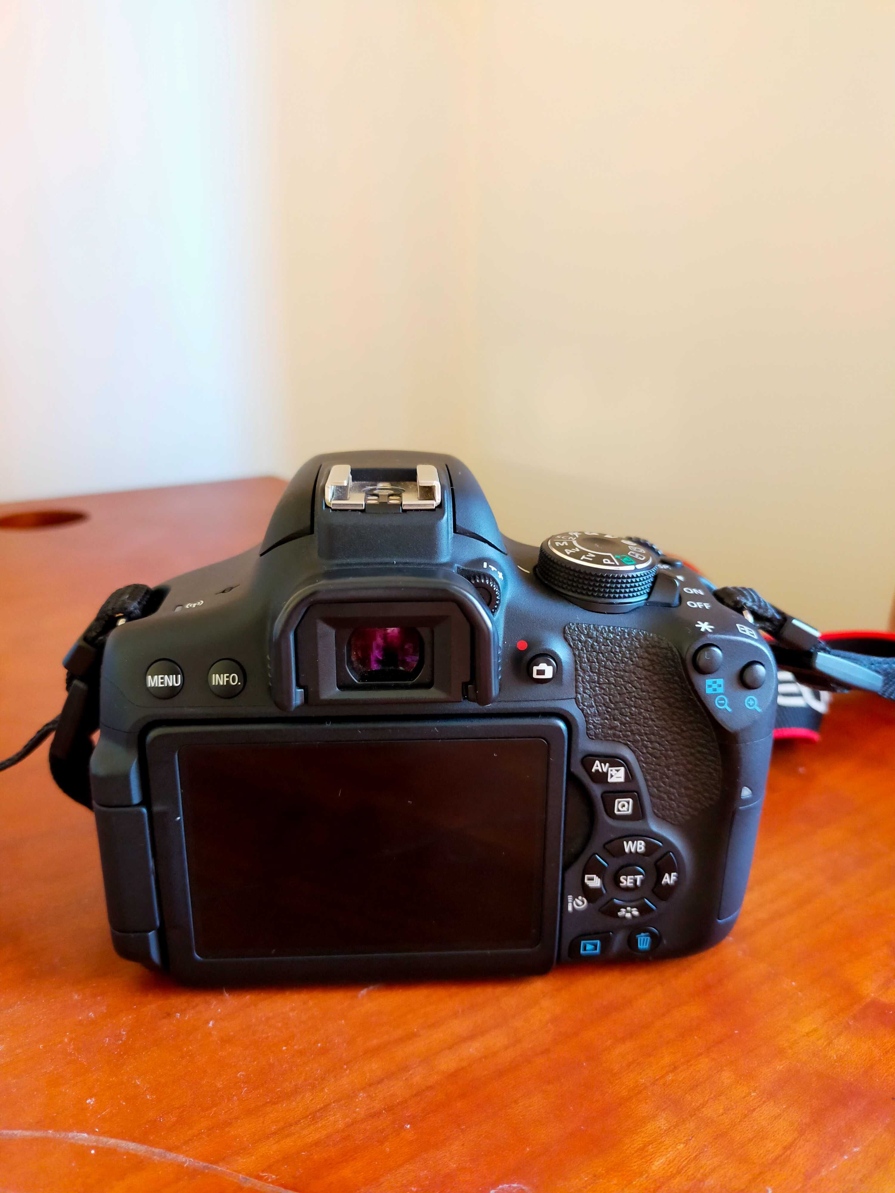 Câmara Canon EOS 750D como nova (só corpo).