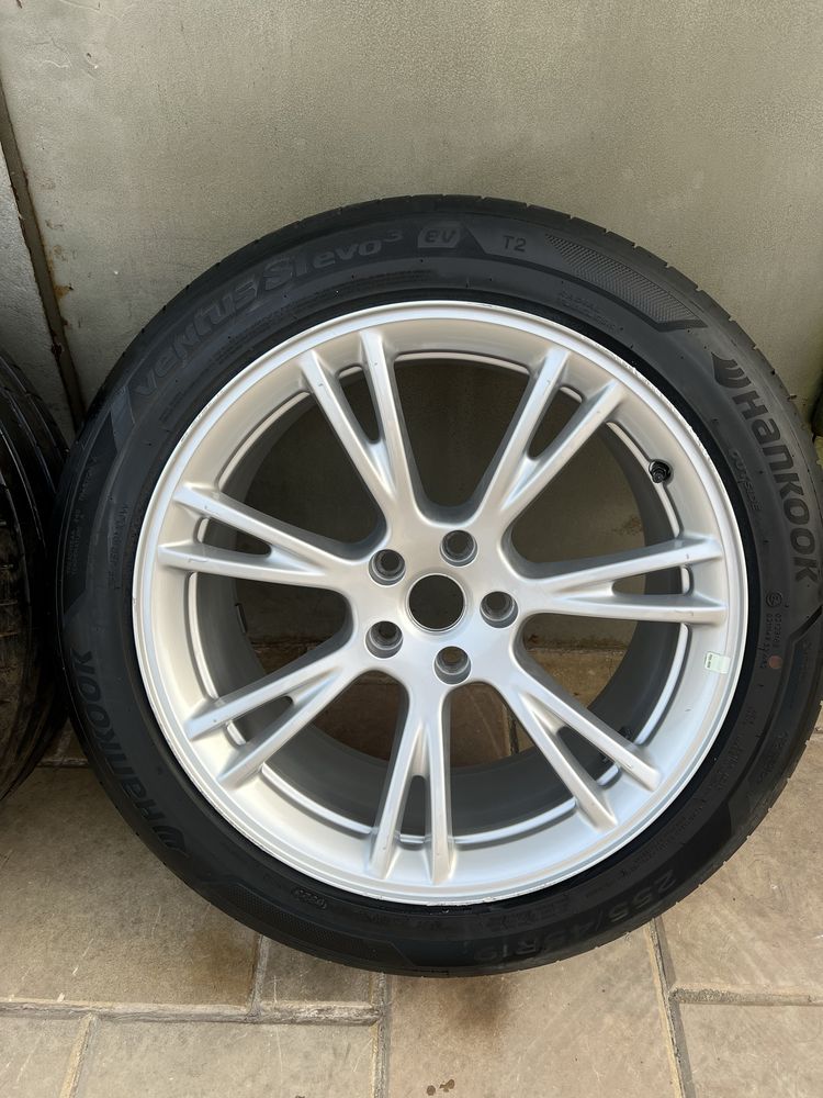 Диски з шинами Tesla Model Y r 19 255/45