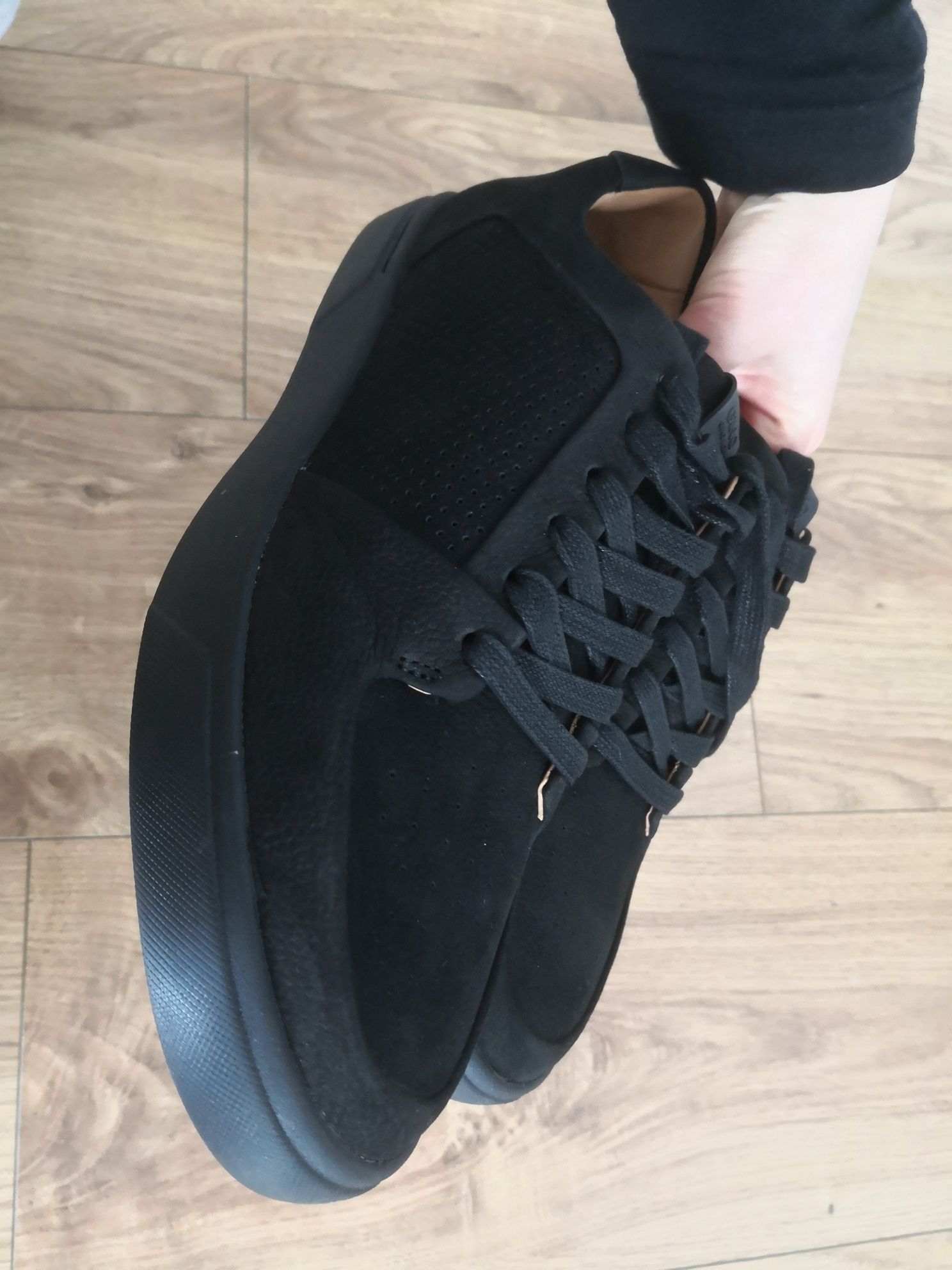 Nowe męskie buty Gino Rossi r. 43
