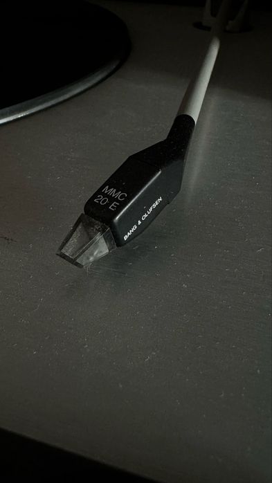 Виниловый проигрыватель Bang & Olufsen (Дания) B&O