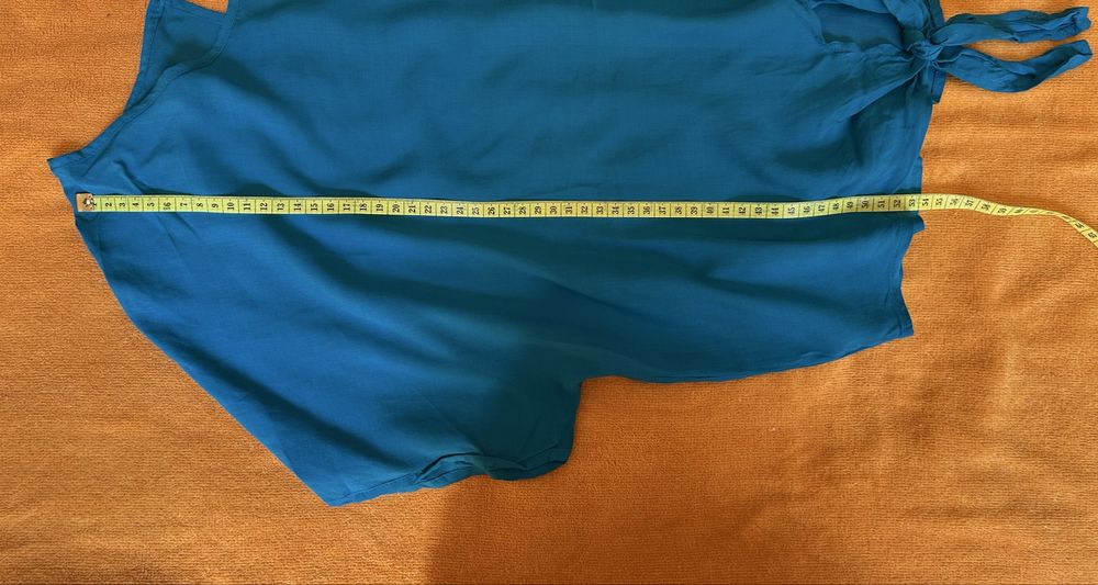 Top fluído azul turquesa.