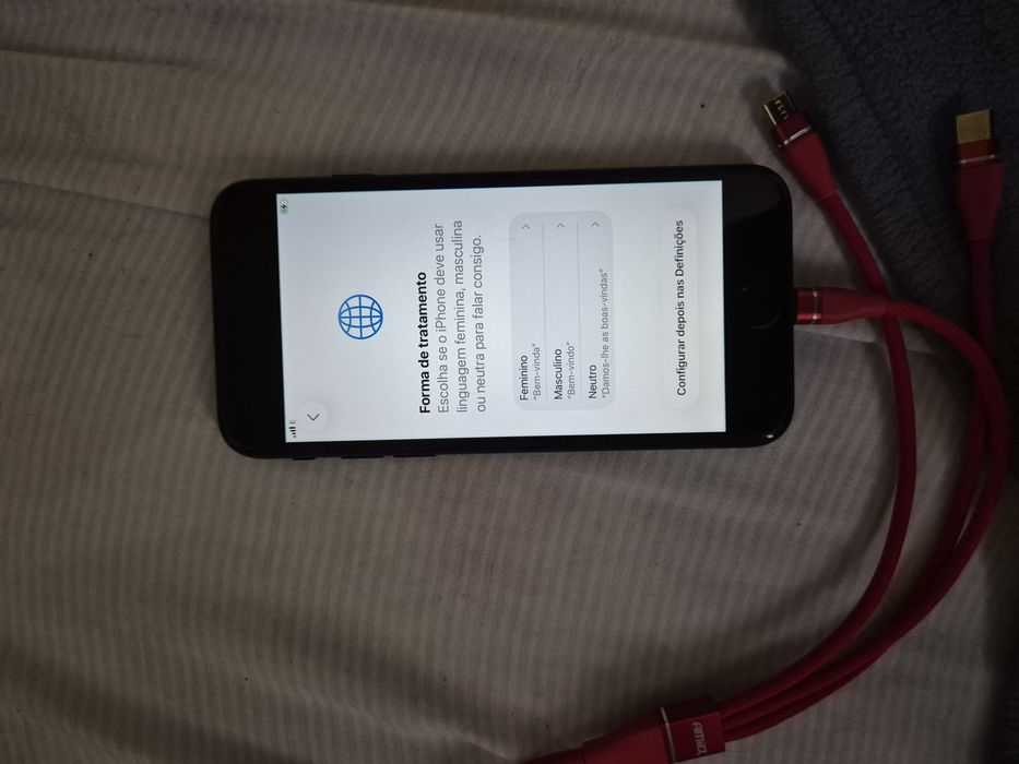 Tenho para venda este telemovel iphone SE
