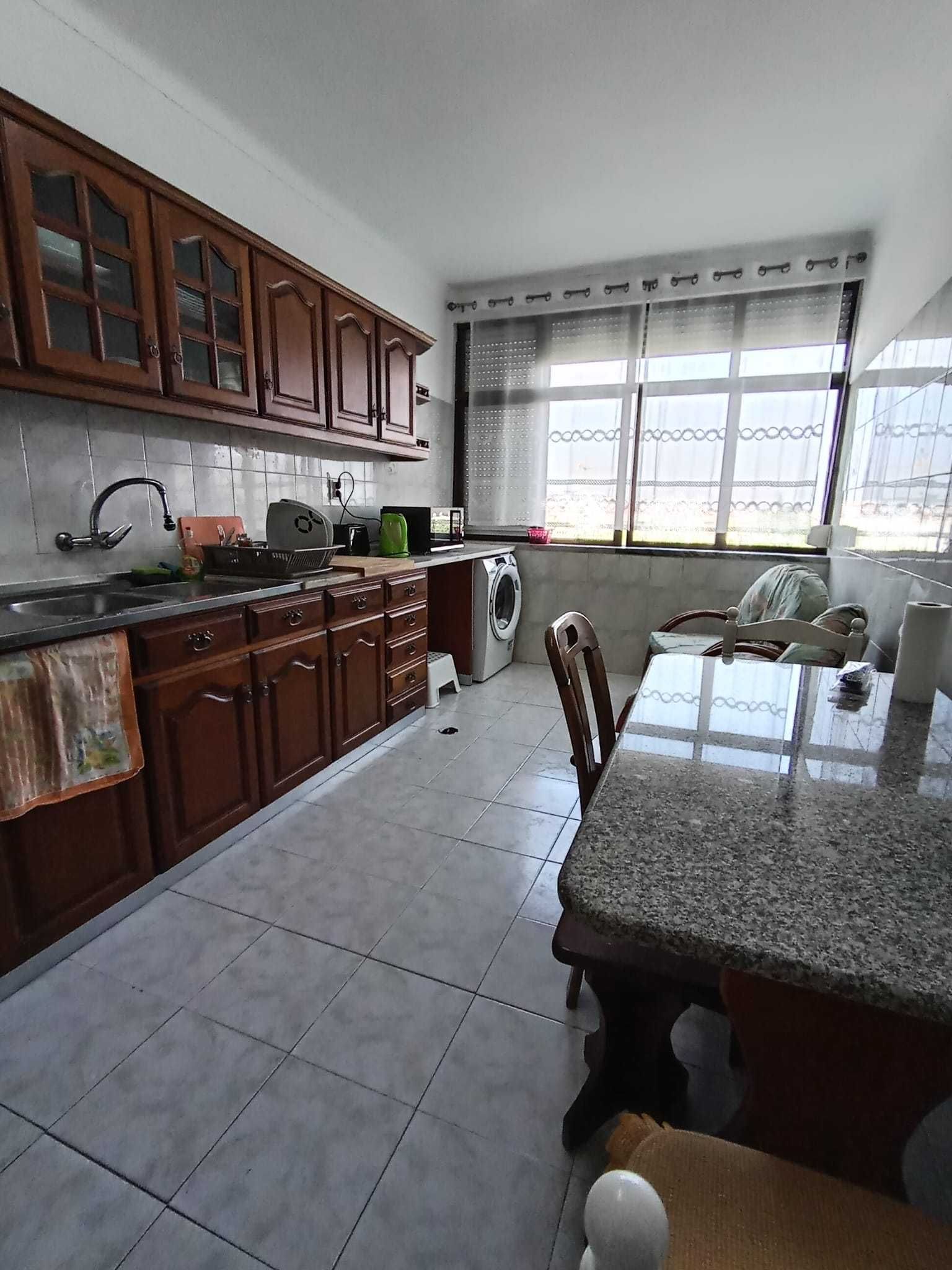 Aluga-se quarto a rapariga estudante ou professora