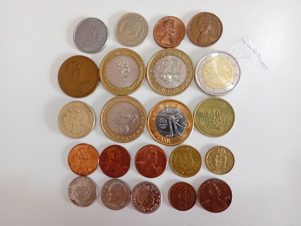 Lote de 22 moedas antigas / comemorativas / estrangeiras
