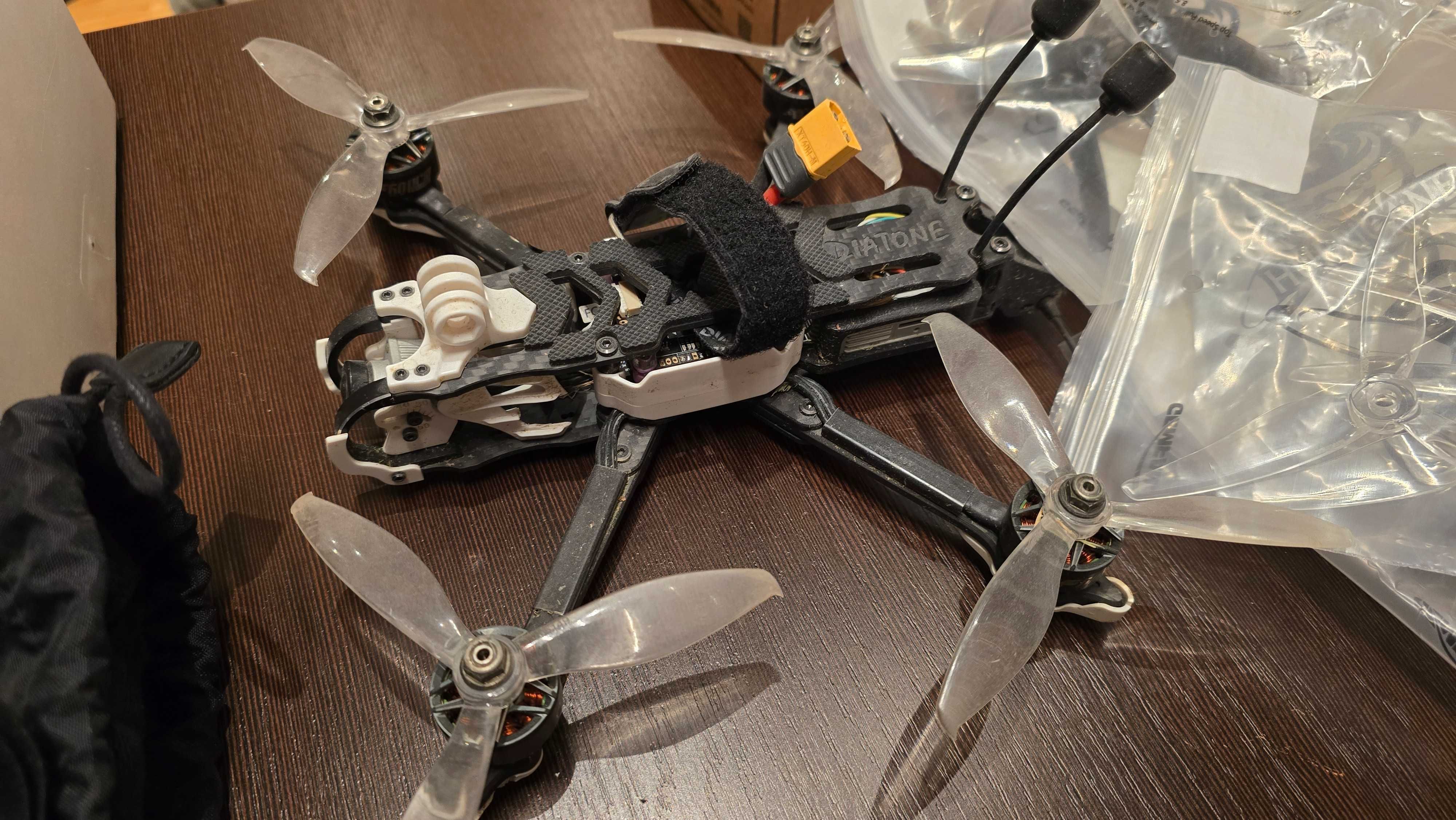 Zestaw DJI FPV V2: Gogle  + Dron + Ładowarka + Aparatura