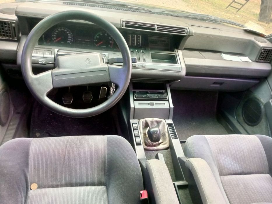 Продам гарний Renault 25