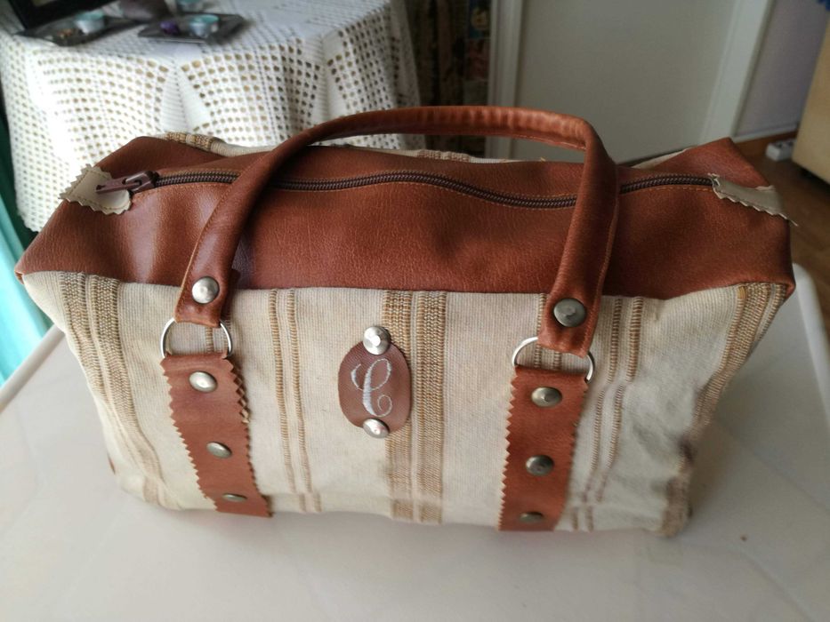 Mala de Pele em bom estado