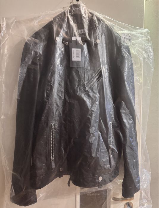 Кожаная куртка Guess, косуха Guess, размер L, натуральная кожа овчина