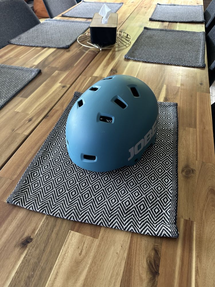 Kask jobe do sporów wodnych (wakeboard, wake, kait)