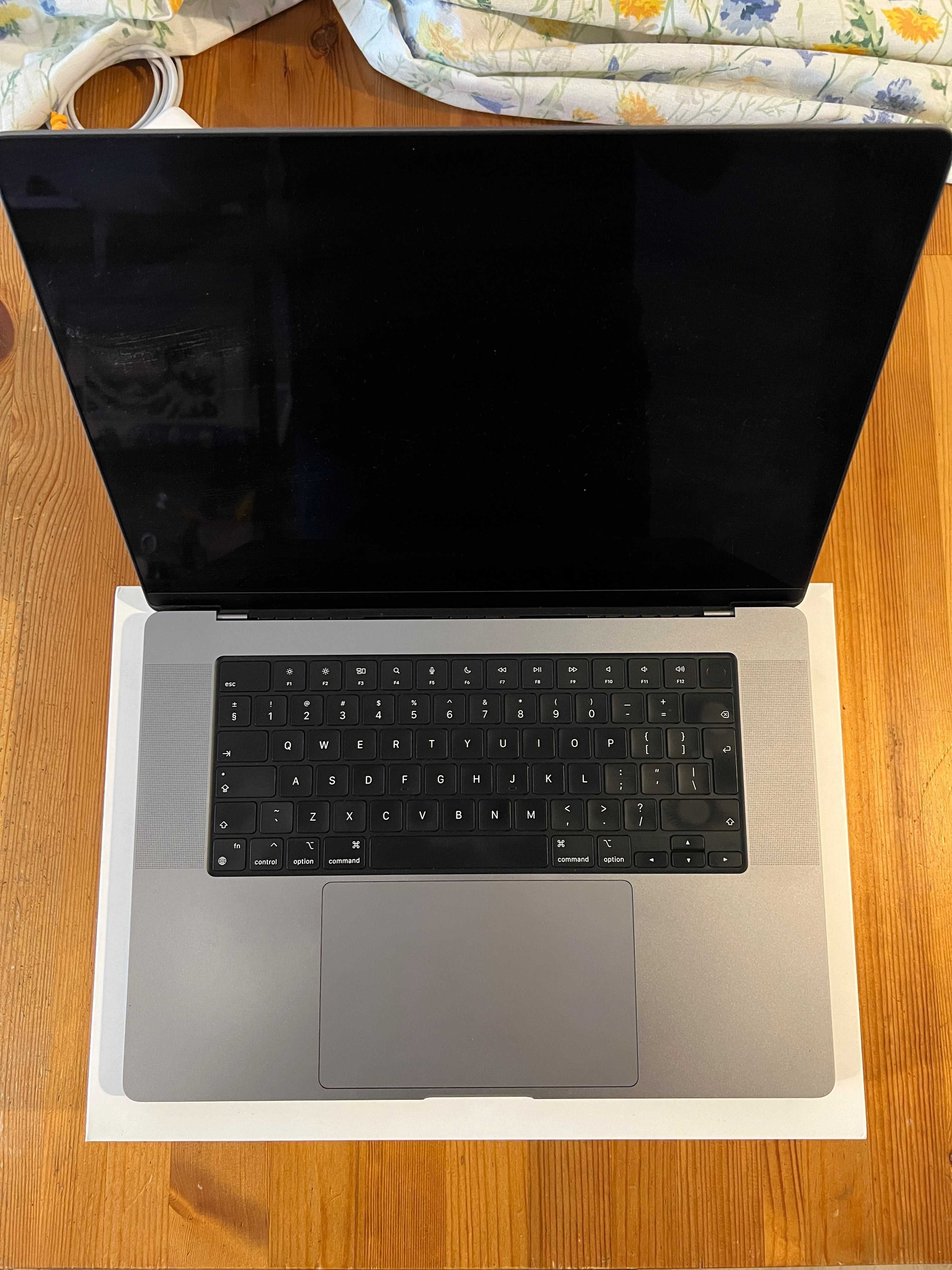 MacBook M1 Pro 16" - 512GB gwiezdna szarość