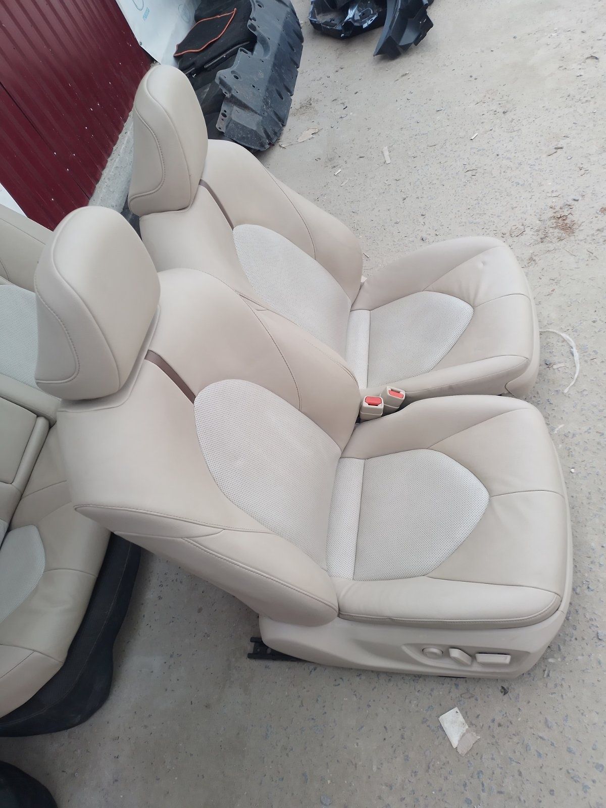 Салон шкіряний на Toyota Camry 70 17-24 року