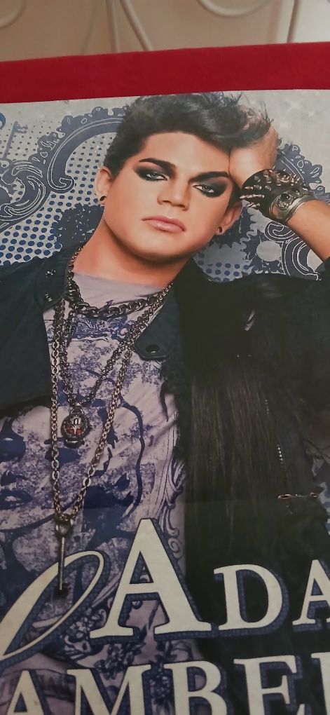 Poster Kesha/Adam Lambert, com defeito