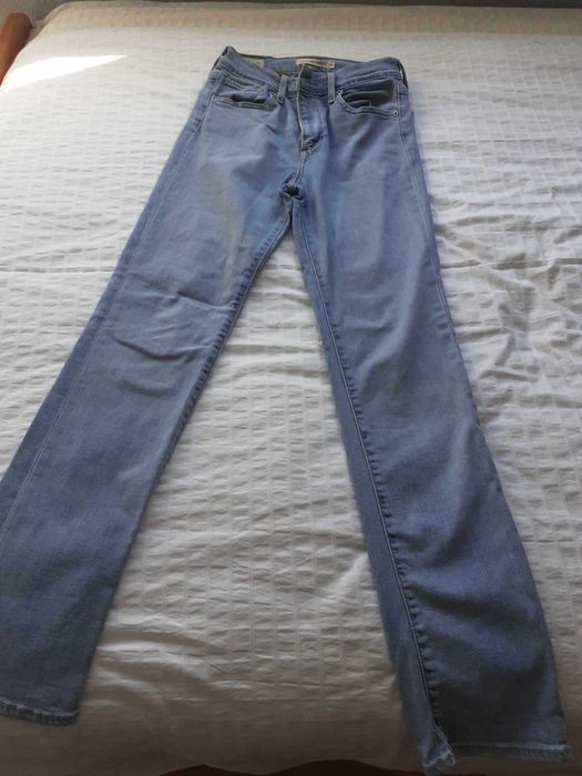 Levis originais jovem em bom estado