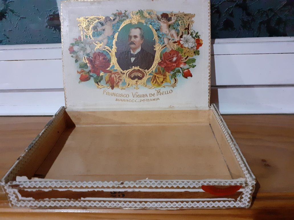 Caixa publicitária antiga de madeira, foi de charutos.