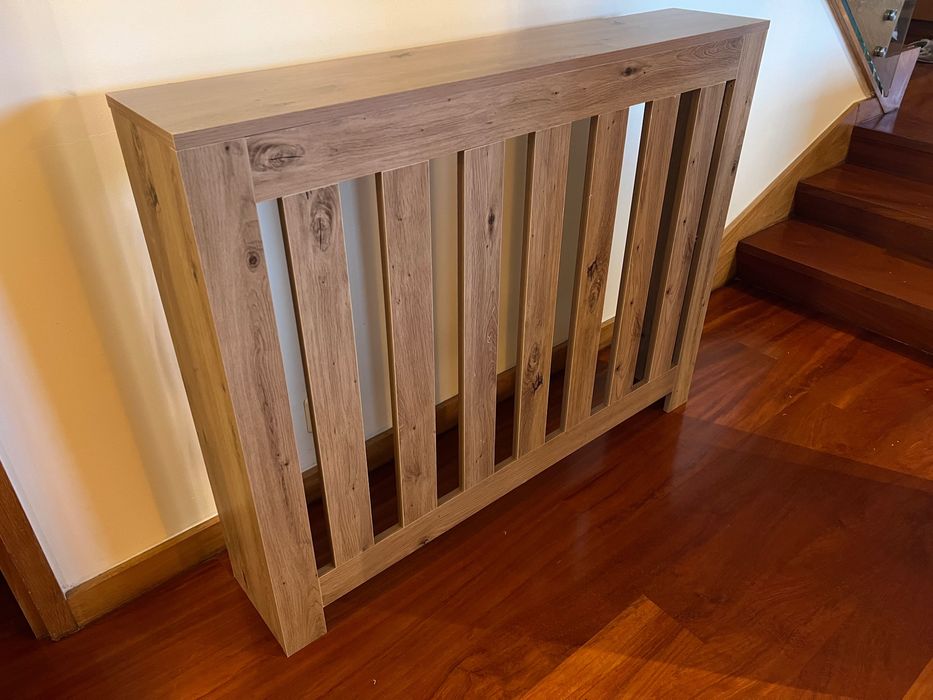 Cobertura de radiador em madeira