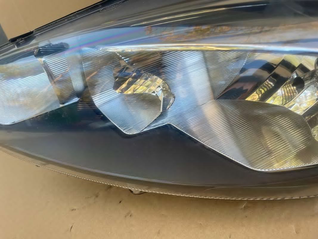 Ford Fiesta Mk 7/2013 > Lift Lewa Przednia Lampa Czarna Europa