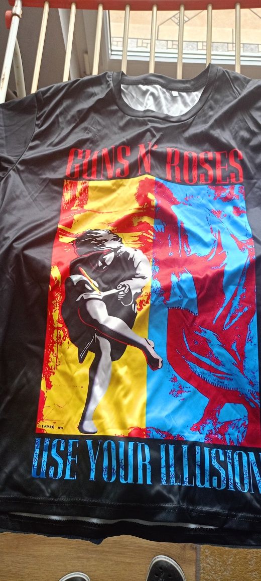 Sprzedam widoczny t-shirt z ciekawym wzorem Guns n Roses