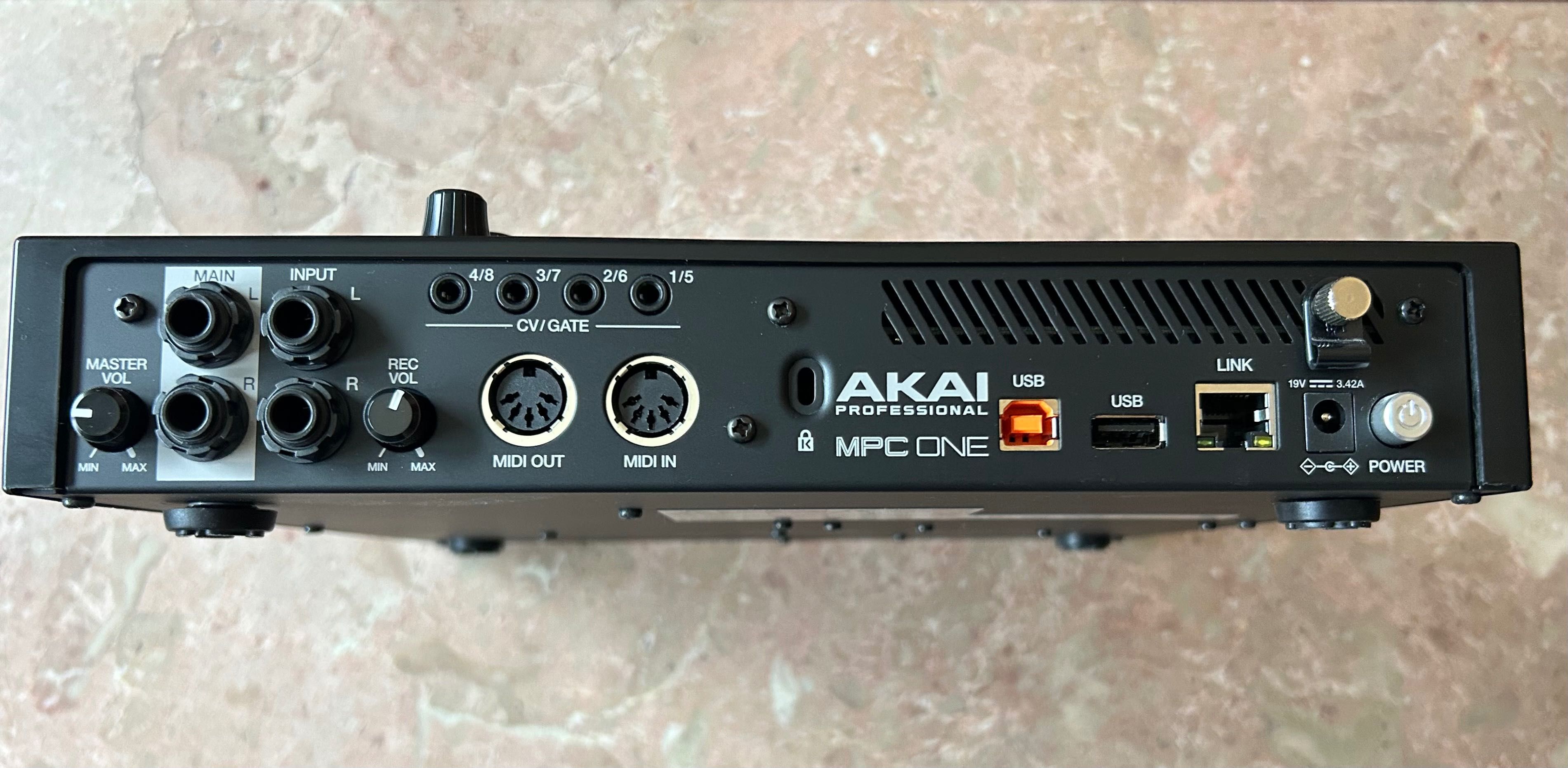 AKAI MPC One como novo