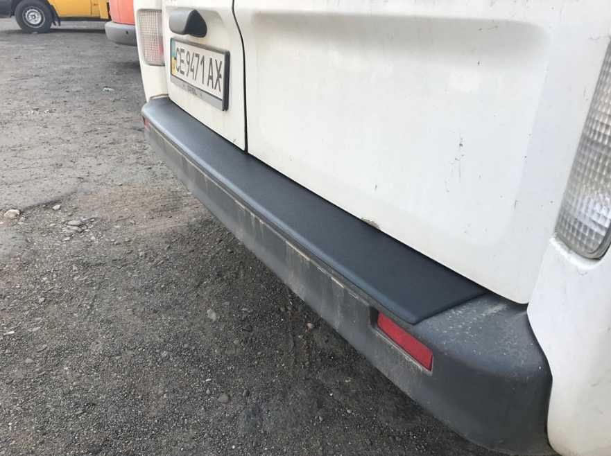 Renault Trafic Накладка на задній бампер з загином DDU
