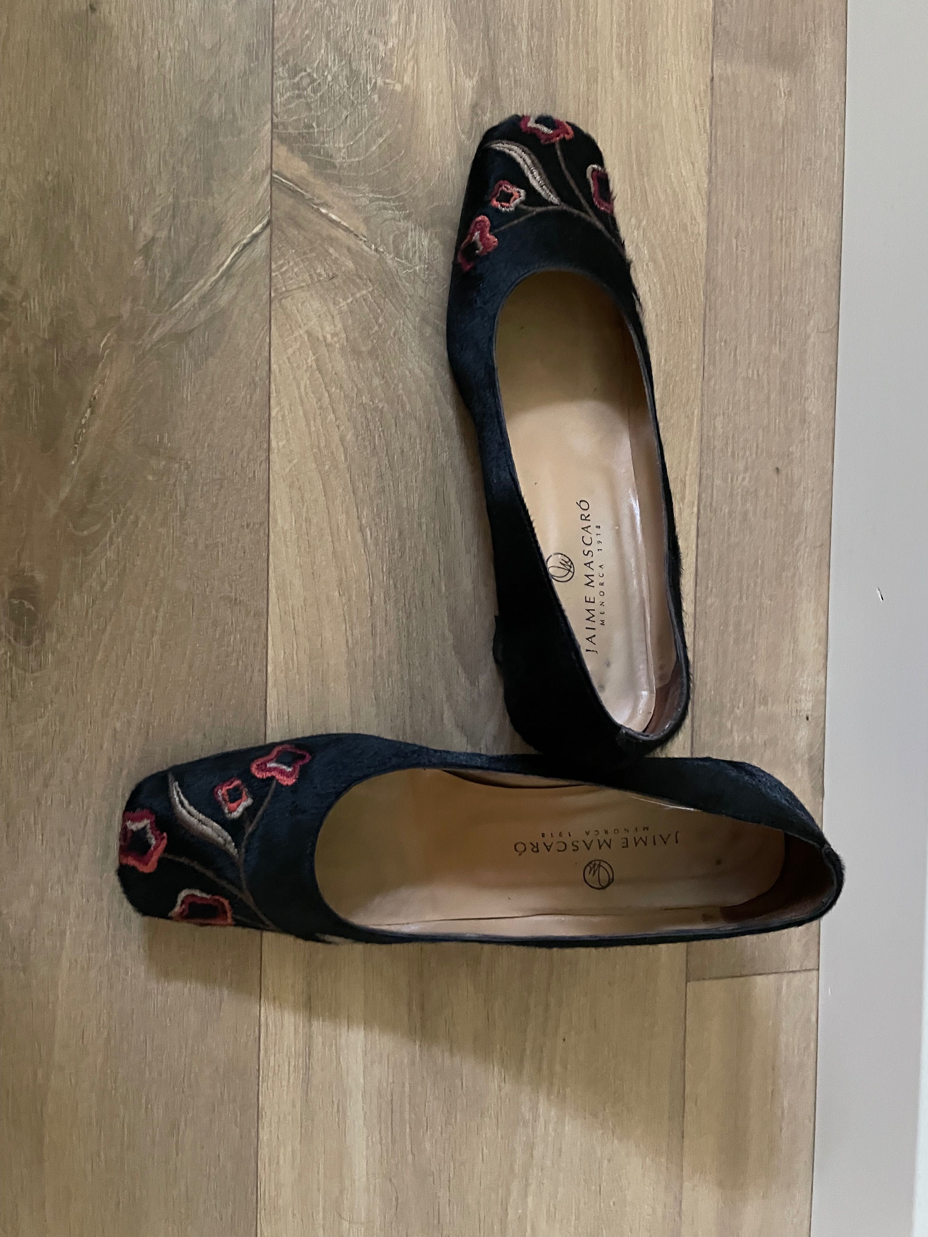 Sapatos de senhora Jaime Mascaró bordado 37,5 em pele e pêlo