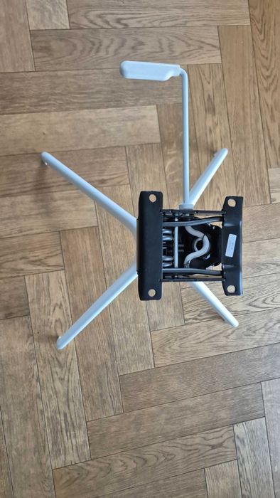 Biała podstawa z czterema nogami IKEA LÅNGFJÄLL