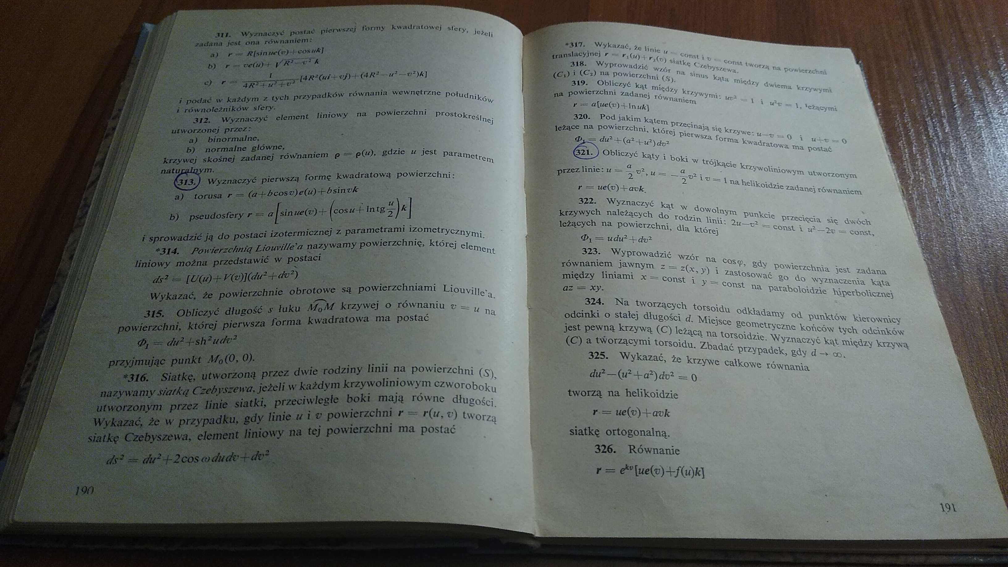 Zbiór zadań z geometrii różniczkowej Otomar Karwowski